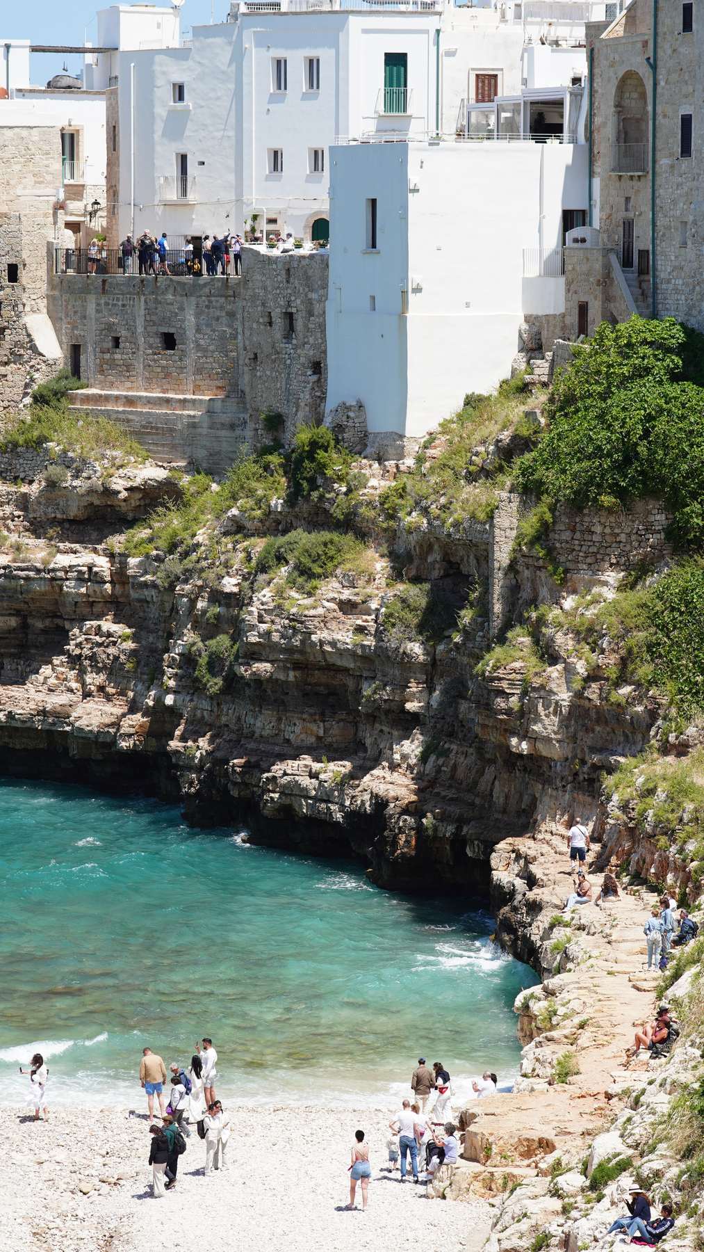 Turquoise water between cliffs