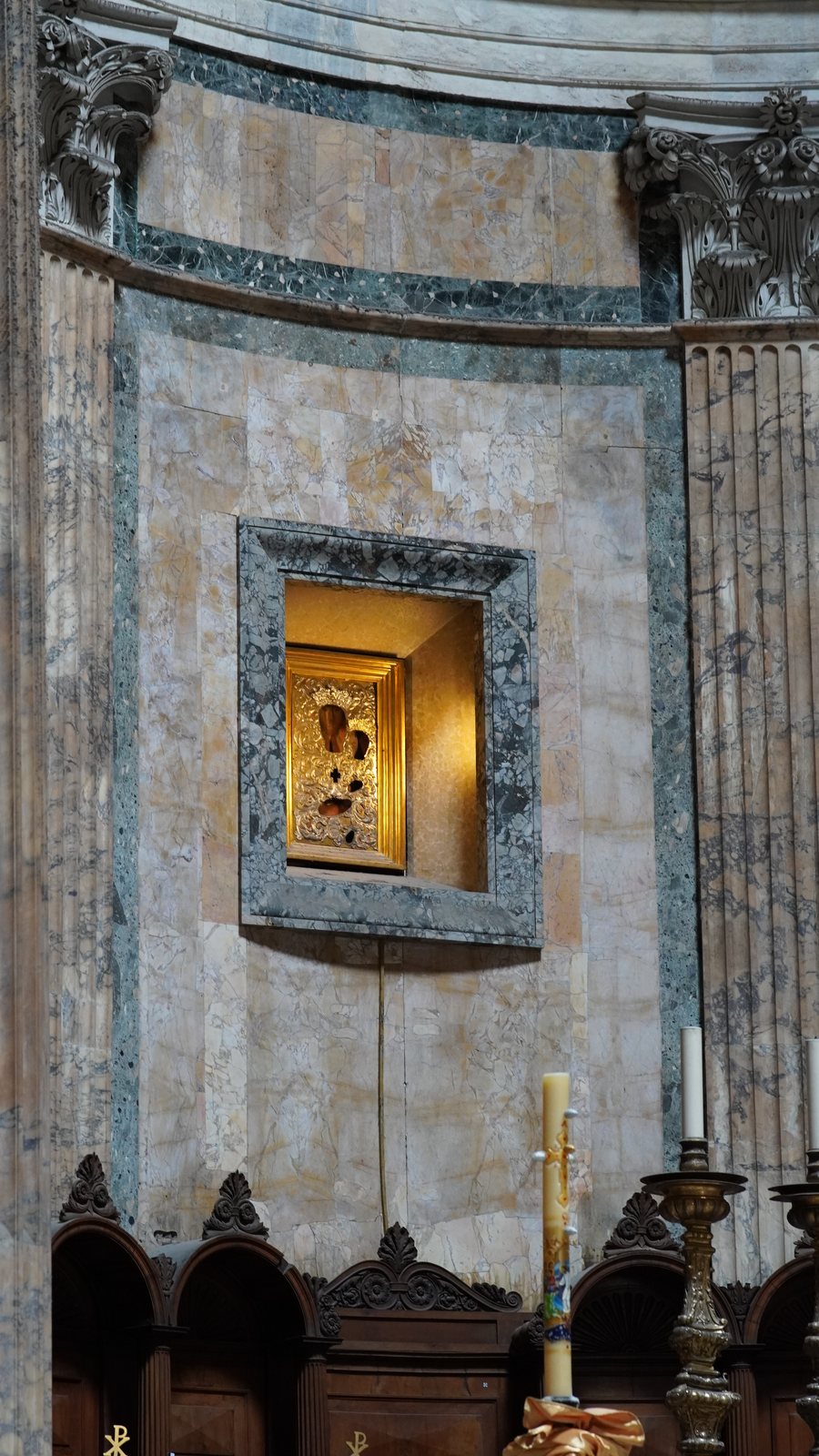 Pantheon interior niche