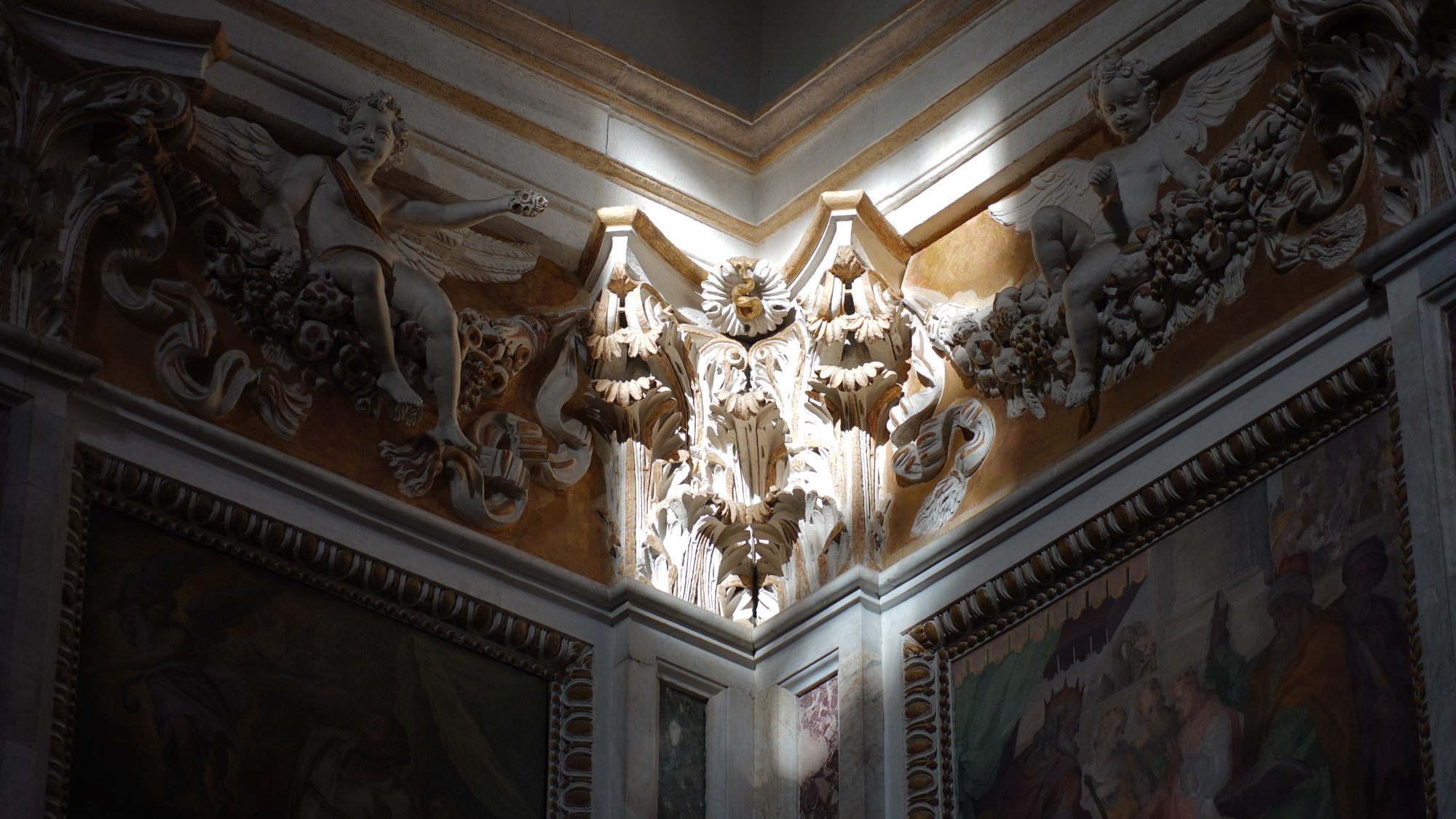 Ceiling and sculptural detail